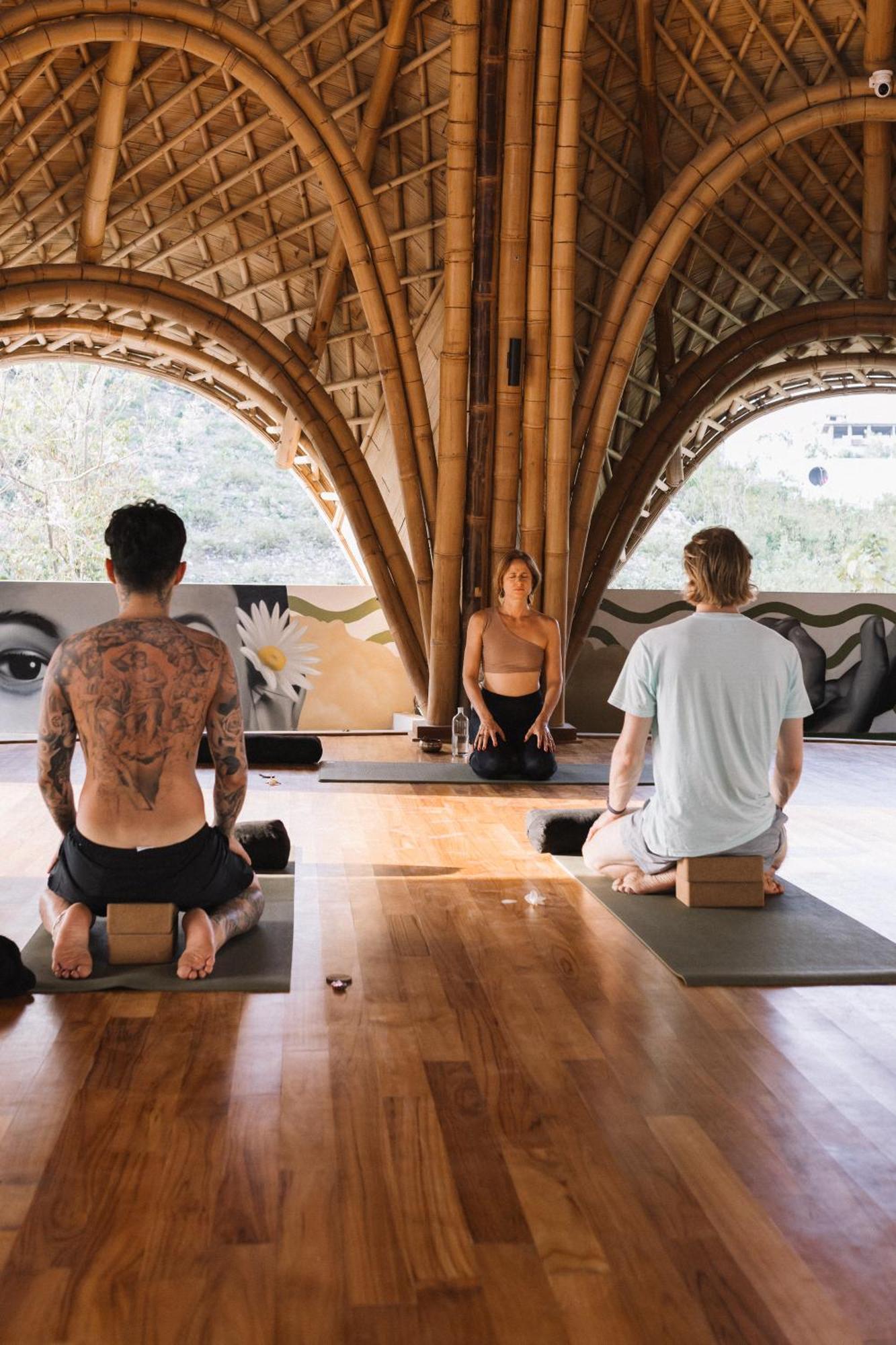 Mantra Wellness Center Hotel Uluwatu Buitenkant foto