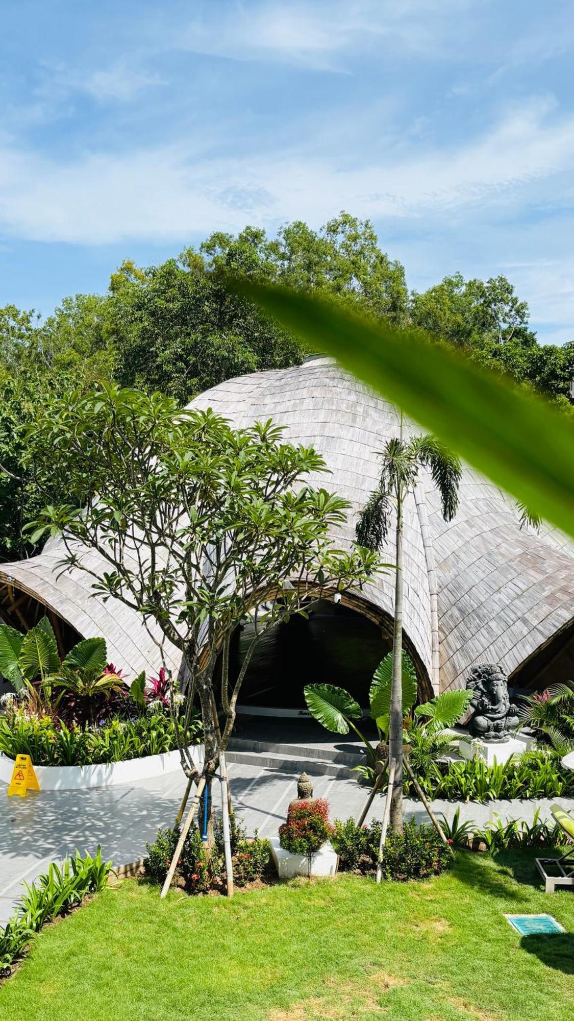 Mantra Wellness Center Hotel Uluwatu Buitenkant foto